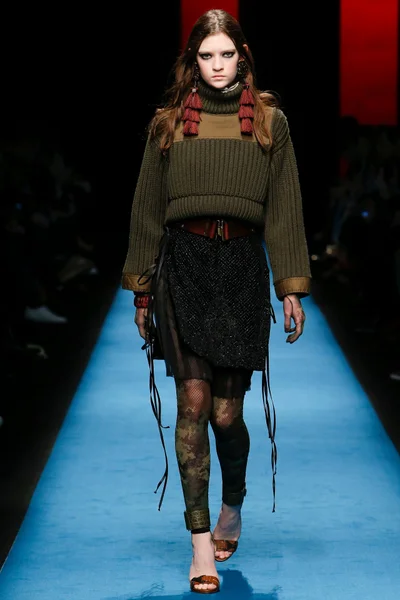 Look 28